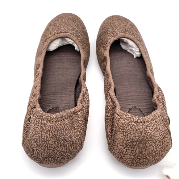 NWOB Minnetonka Anna Ballerina Flat in Distressed Leather, 6 - Picture 3 of 15